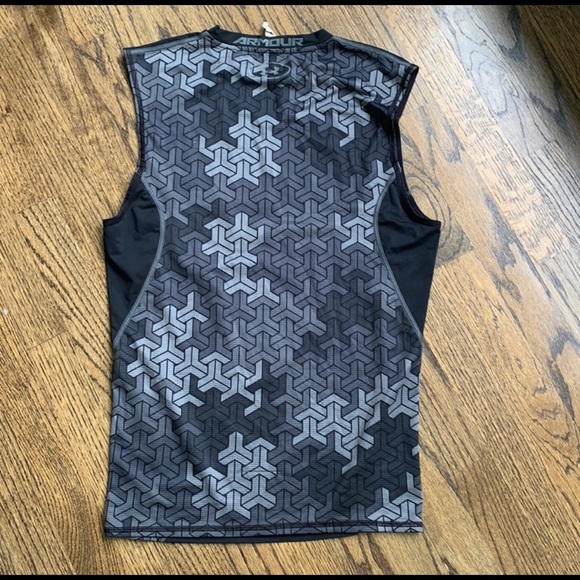 UNDER ARMOR WORKOUT COMPRESSION TEE - Picture 3 of 4